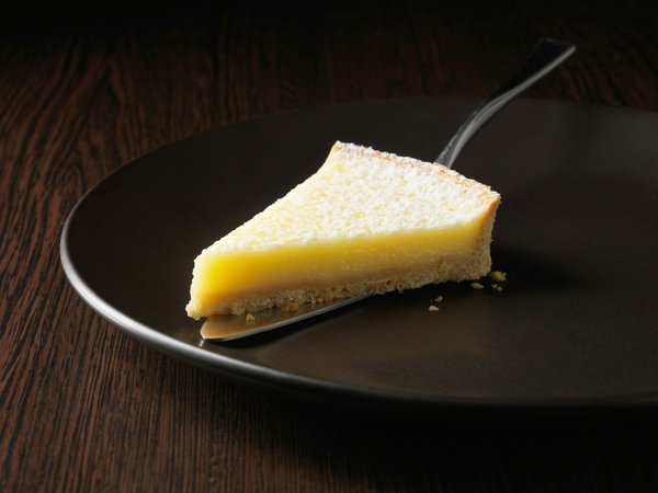 ¿Cómo hacer una tarta de queso y frutos rojos con base de galleta?